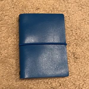 True Blur Card Holder.  Holds 20 cards